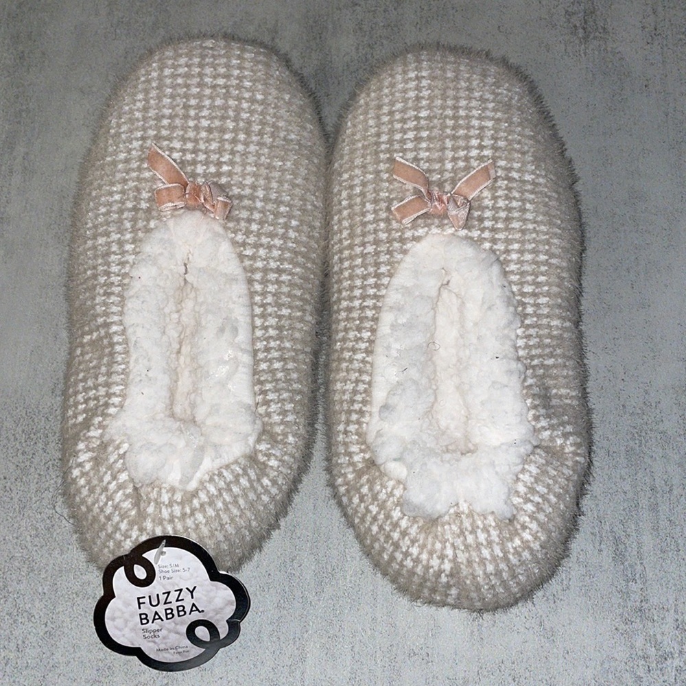 NWT Fuzzy Babba Slipper Socks